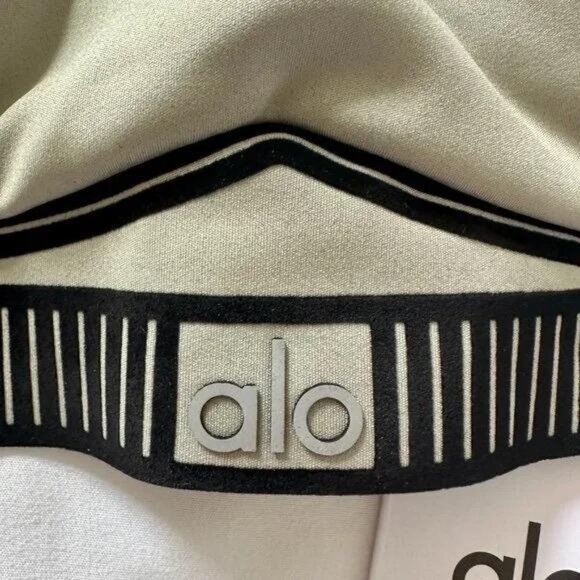 Alo Yoga Ivy Airlift Line Up Bra Size Medium, Green, NWOT - Picture 6 of 7